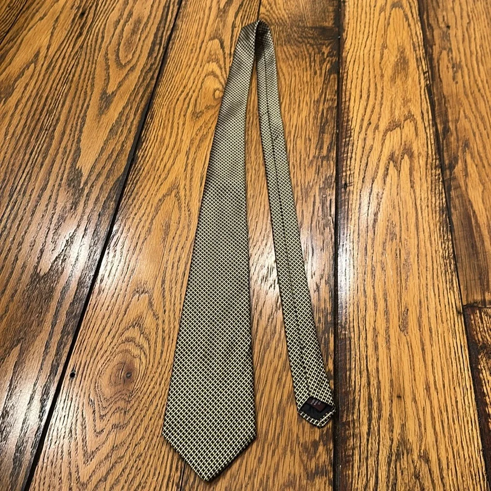 BROOKS BROTHERS SILK YOUTH NECKTIE IN GOLD AND BLACK CHECK PATTERN